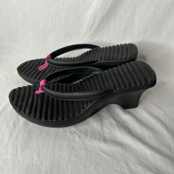 CROCS Women’s Size 8 Black Pink Cabana Wedge Heels Flip Flop Sandals - Picture 3 of 6
